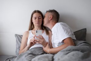 Arti Mimpi Istri Selingkuh: Sebuah Tanda atau Hanya Bunga Tidur?